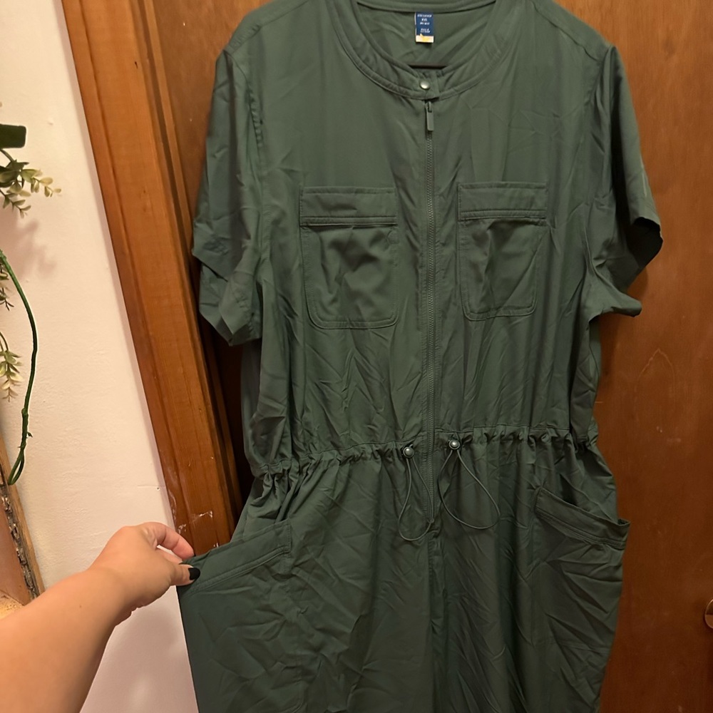 Old Navy Women's Short-Sleeve StretchTech Collarless Jumpsuit (Size XXL)
